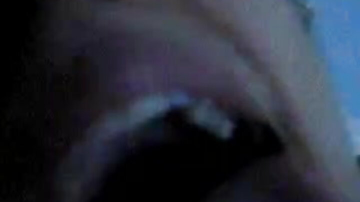 ବୁଷ୍ଟି ରୁଷିଆନ୍ ଝିଅକୁ ଜଣେ ଲୋକ ଦ୍ୱାରା ଗୁଡ଼ାଇ ସେକ୍ସ କରାଯାଏ