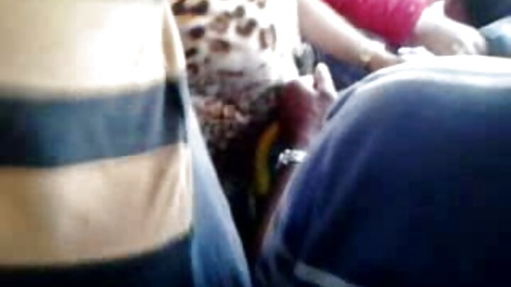 ଜଣେ ଗୋରା ଝିଅ ତାଙ୍କ ସାବତ ଭାଇ ସହିତ ଯୌନ ସମ୍ପର୍କ ରଖିବାକୁ ରାଜି ହେଲା।