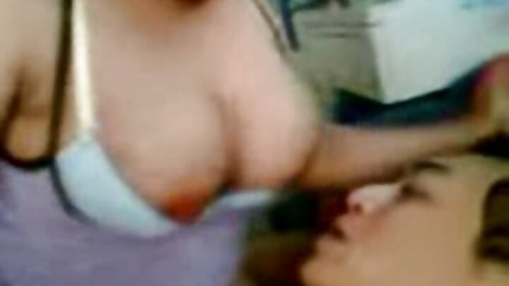ଏକ ପୁଅ ଏକ ରଙ୍ଗୀନ ସୁନ୍ଦରୀକୁ ଭଲପାଏ