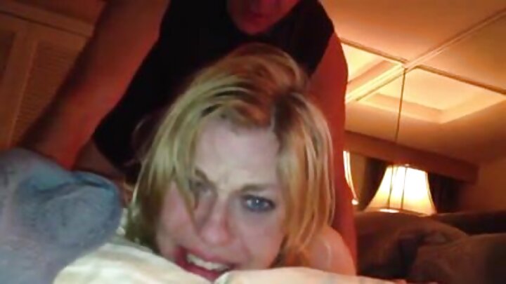 ଗୋଟିଏ ଯୁବକ ତାଙ୍କ ଯୁବା ସାବତ ମାଆଙ୍କ ଗାଲରେ ତାଙ୍କର ଡିକ୍ ଠେଲି ଦେଇଛି