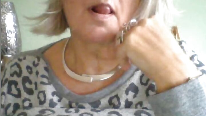 ଉଭୟଲିଙ୍ଗୀ ପୁଅମାନେ ଯୁବକମାନଙ୍କୁ ଏବଂ ପରସ୍ପରକୁ ଚୁଚୁମିଲେ