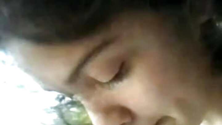 ଗୋଟିଏ ପୁଅ ଭୁଲବଶତଃ ତା ପ୍ରେମିକାର ଭଉଣୀକୁ ଚୁଚୁମି ଦେଲା।