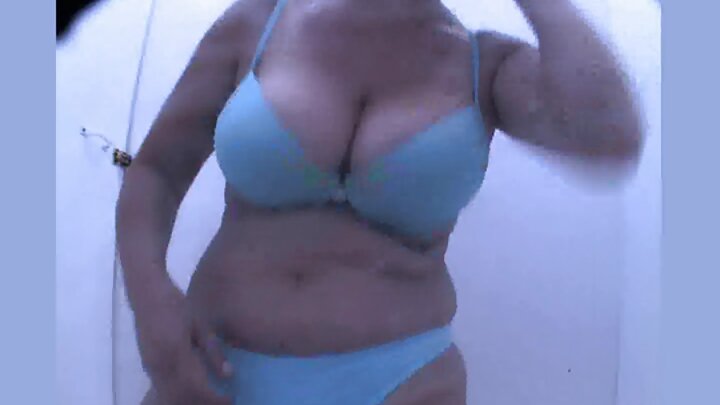 ଗୋଟିଏ ପୁଅ ଗୋଟିଏ ଛୋଟ ଝିଅକୁ କାମୁକ ମସାଜ୍ ପାଇଁ ନିମନ୍ତ୍ରଣ କଲା