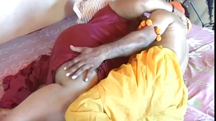 ଏକ ବାଳ ମାଚୋ ସୁନ୍ଦରୀମାନଙ୍କୁ ଚୁଚୁମୁଛି