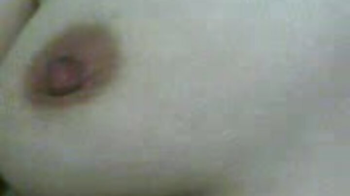 ଏକ ପୁଅ ରୋଷେଇ ଘରେ ଜଣେ ରୁଷୀୟ ଝିଅକୁ ଚକମା ଦେଇଥାଏ