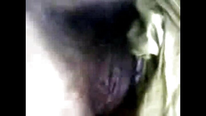 ଋଷୀୟ ପର୍ଣ୍ଣ ଯେଉଁଠାରେ ଜଣେ ଲୋକ ତାଙ୍କ ସବତ୍ସ ଭଉଣୀଙ୍କୁ ଚୁଟି ମାରିଲା