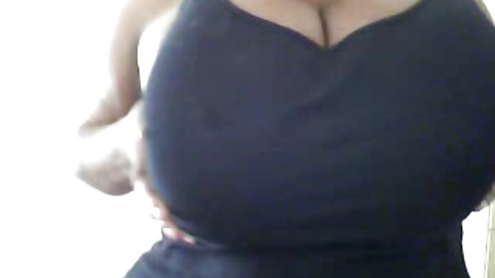 ଜଣେ ଯୁବକ ତାଙ୍କ ପ୍ରେମିକା ଏବଂ ଏକ ପରିପକ୍ୱ ମିଲ୍ଫ