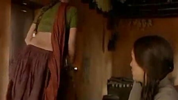 ଜଣେ କଳା ପୁରୁଷ ତାଙ୍କ ଲମ୍ବା ଡିକ୍ ସହିତ ଗଧରେ ଜଣେ ଯୁବତୀ ସଫାକାରୀ ମହିଳାଙ୍କୁ ଗଧରେ ଫିକ୍ କରନ୍ତି