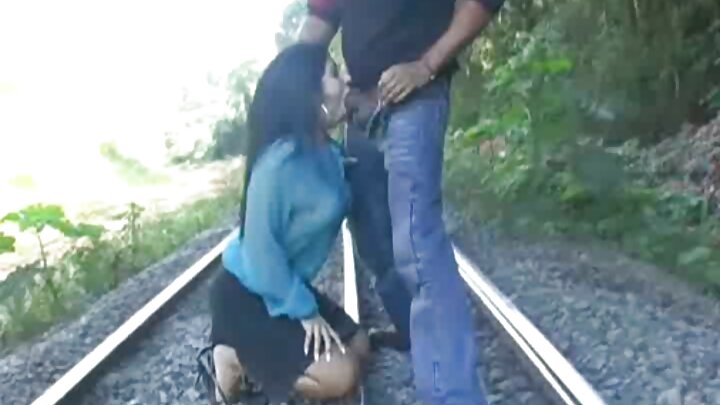 କୁଚି ଆଞ୍ଜେଲ ୱିକି ତାଙ୍କ ସ୍ୱାମୀଙ୍କ ବନ୍ଧୁମାନଙ୍କୁ ଫିକ୍ କରେ