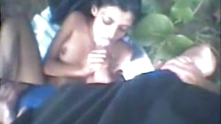 ସୁନ୍ଦର ଭାଲେଣ୍ଟିନା ନାପି ଜଣେ ବାଣ୍ଡା ପୁରୁଷଙ୍କୁ ଫିଙ୍ଗିଥାନ୍ତି