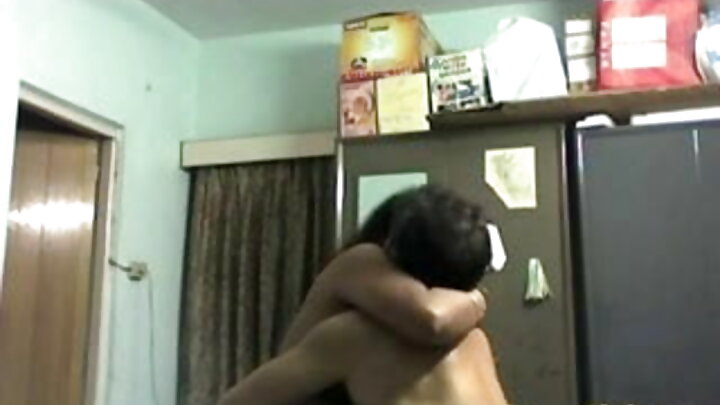 ଜଣେ ରୁଷିଆନ୍ ଡେଲିଭରି ଗାର୍ଲ ଜଣେ ପୁଅକୁ ଚୁଟିରେ ଫିଙ୍ଗିଦେଲା