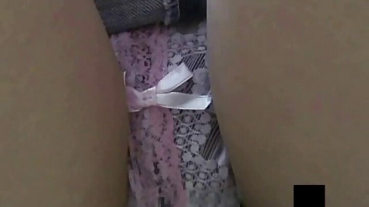 ରୁଷୀୟ ପର୍ଣ୍ଣ ଯେଉଁଠାରେ ଜଣେ ଲୋକ ତାଙ୍କ ସବତ୍ସ ଭଉଣୀଙ୍କୁ ଚୁଟି ମାରିଲା