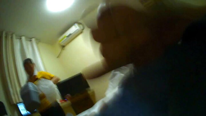 ଜଣେ ଶ୍ୟାମଳା ତାଙ୍କ ପଡ଼ୋଶୀଙ୍କୁ ତାଙ୍କ ସ୍ୱାମୀ ବ୍ୟବସାୟିକ ଯାତ୍ରାରେ ଥିବା ସମୟରେ ଚୁଚୁମିଛି