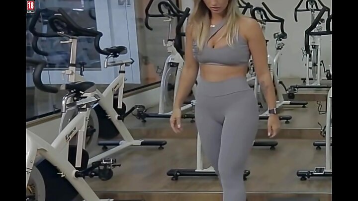 ଜଣେ ସେକ୍ସି ଛାତ୍ର ଜଣେ ଶିକ୍ଷକଙ୍କୁ ଭେଟୁଛି