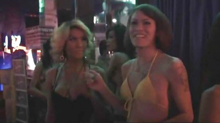 ଏକ ପୁଅ ତା'ର ସେକ୍ସି ସୌନ୍ଦର୍ଯ୍ୟକୁ ସମ୍ପୂର୍ଣ୍ଣ ଭାବରେ ଚୁଚୁମିଥାଏ