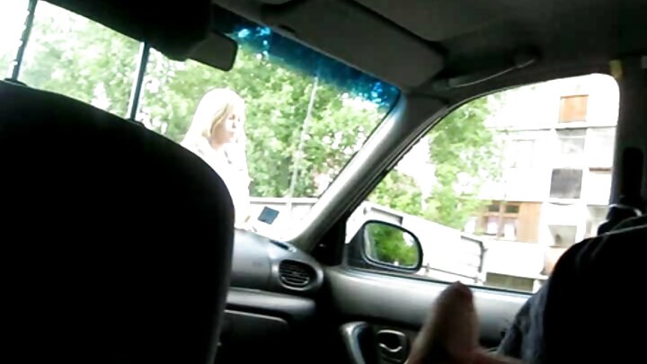 ଜଣେ କଲେଜ ପ୍ରିନ୍ସିପାଲ୍ ଜଣେ ଛାତ୍ରୀଙ୍କୁ ତାଙ୍କ ଓଦା ପିଚିରେ ଚୁଚୁମିଲେ