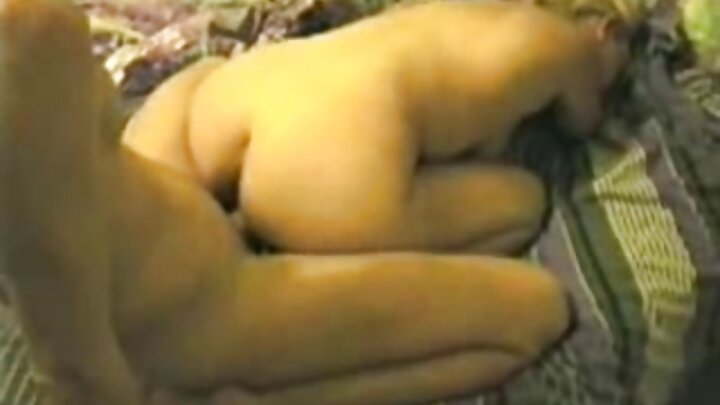 ଏକ ସୁନ୍ଦର ଝିଅ ତାଙ୍କ ଲାଜକୁଳା ଭଉଣୀର ସ୍ୱାମୀଙ୍କୁ ଚୁଚୁମି