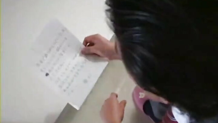 ଏକ ପ୍ରଭାବଶାଳୀ ହଙ୍କ୍ ଦୁଇଟି ଶ୍ୟାମଳା ସ୍ତ୍ରୀକୁ ଚୁଚୁମିଛି