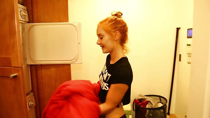 ଏକ ସୁନ୍ଦର ଶ୍ୟାମଳାକୁ ତା'ର ସାବତ ଭାଇ କଠିନ ଭାବରେ ଚୁଚୁମି ଦେଇଥିଲା