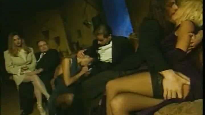 ଜଣେ ଯୁବ ଚିୟରଲିଡର ଜଣେ କଳା ପୁରୁଷକୁ ପ୍ରଲୋଭିତ କରିଥିଲେ