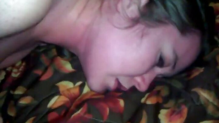 ଦୁଇଟି ହଟ୍ ସ୍ଲଟ୍ ଜଣେ ବାଣ୍ଡା ଲୋକକୁ ଚୁଚୁମିଛି