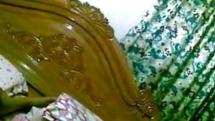 ଜଣେ ଯୁବତୀ ତାଙ୍କ ପିଚାକୁ ଜଣେ ବୃଦ୍ଧା ଲୁହାକୁ ବିକ୍ରି କରିଦେଲେ।