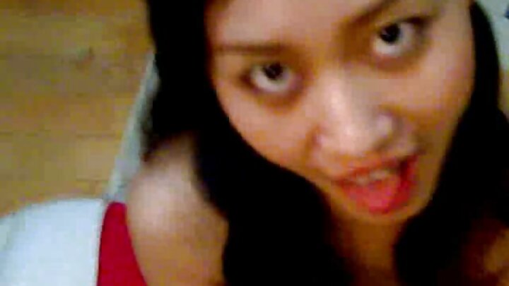 ରୁଷୀୟ ପର୍ଣ୍ଣ ଯେଉଁଠାରେ ଜଣେ ଲୋକ ତାଙ୍କ ପ୍ରେମିକାଙ୍କୁ ଚୁଚୁମିଥିଲେ