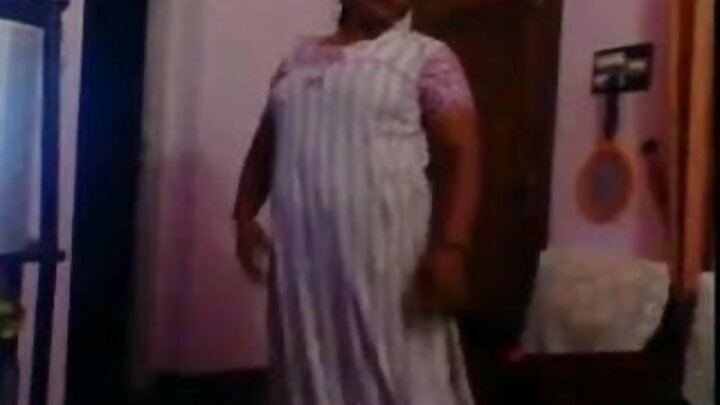 ଏକ ଲାଲ ମୁଣ୍ଡିଆ ବ୍ୟକ୍ତି ତାଙ୍କ ସାବତ ଭାଇ ଦ୍ୱାରା ଫିକ୍ କରେ