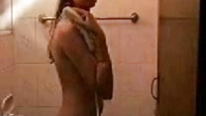 ରେଡହେଡ୍ ସମର୍ ହାର୍ଟ ଏକ କଲ ଗାର୍ଲଙ୍କୁ ଚୁଚୁମିଲେ