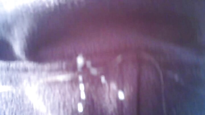 ରୁଷିଆନ୍ ପର୍ଣ୍ଣ ଯେଉଁଠାରେ ଜଣେ ବ୍ୟକ୍ତି ଟ୍ରେନ୍‌ରେ ଜଣେ ଝିଅକୁ ଚୁଚୁମିଥାନ୍ତି