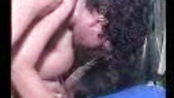 ଋଷୀୟ ପର୍ଣ୍ଣ ଯେଉଁଠାରେ ଜଣେ ଲୋକ ତାଙ୍କ ସବତ୍ସ ଭଉଣୀଙ୍କୁ ଚୁଚୁମିଥିଲା