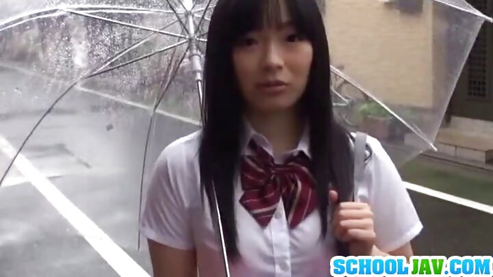 ଜଣେ ପରିପକ୍ୱ ଗୋରା ଜଣେ ଯୁବତୀଙ୍କୁ ପ୍ରଲୋଭିତ କରନ୍ତି ସାମ୍ବାଦିକ