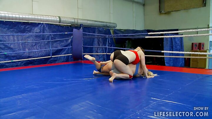 ଲାଲହେଡ୍ ସ୍ଲଟ୍ ସିନାଟ୍ରା ମନରୋ ବିବାହ ପୂର୍ବରୁ ତାଙ୍କ ବରକୁ ଠକିଥାଏ