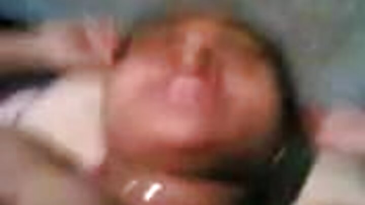 ଛୋଟ ଲାଇଲା ଜେନର ତାଙ୍କ ସାବତ ବାପାଙ୍କ ଭାଇକୁ ଚୁଚୁମିଲେ