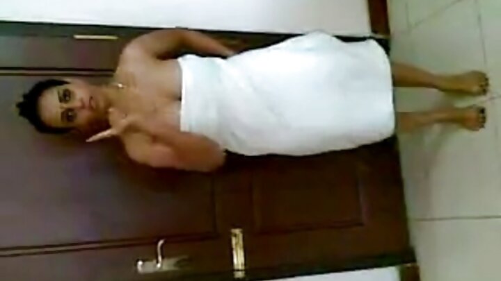 ରେଡ ହେଡ୍ ଏପ୍ରିଲ୍ ସ୍ନୋ ତାଙ୍କ ସ୍ୱାମୀଙ୍କୁ ଜଣେ ଯୁବକଙ୍କ ସହିତ ଠକିଲେ